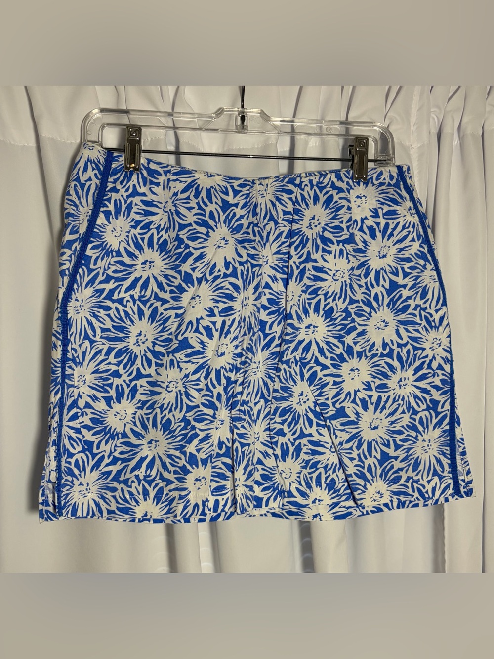 GOLFTINI Blue & White Floral Pattern Skort size 8